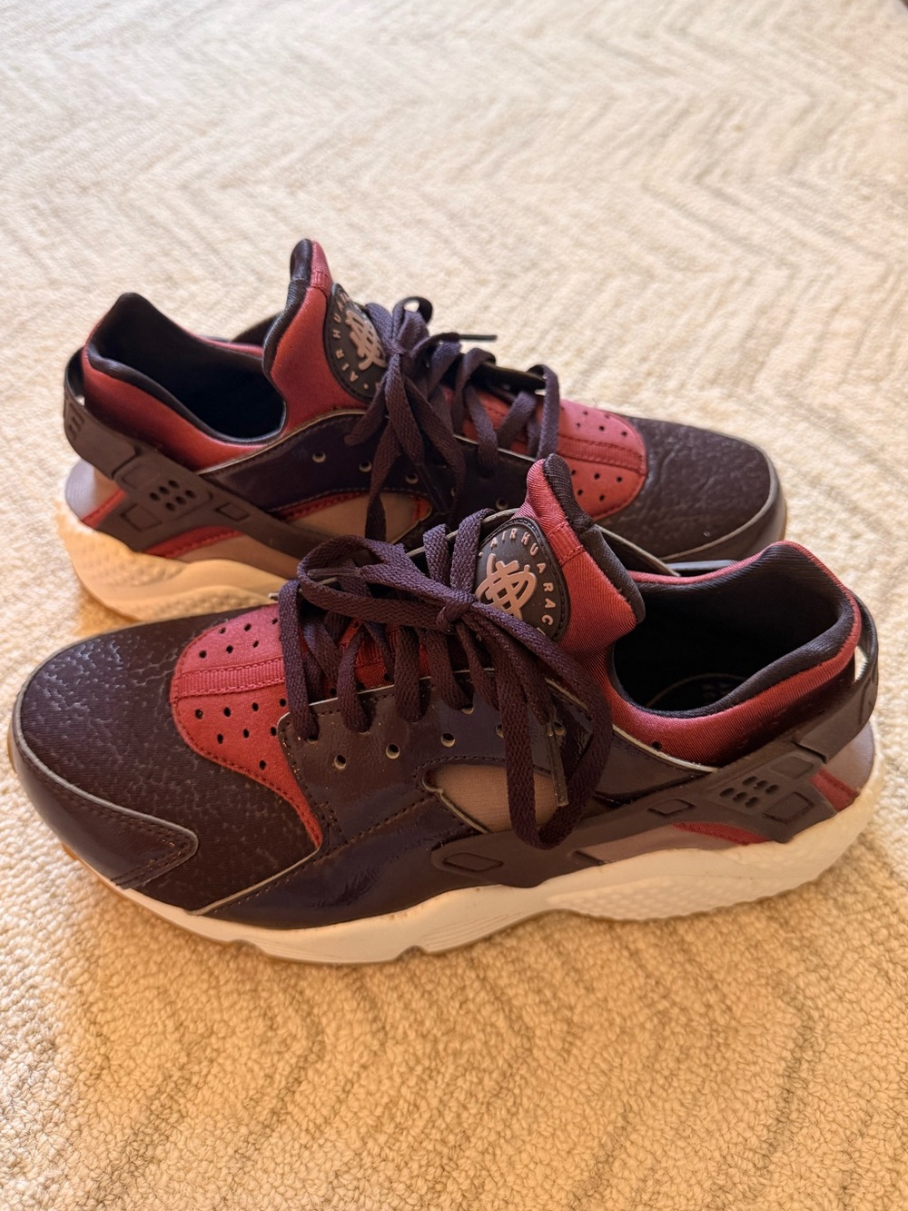 Nike Women’s Sneakers in Maroon and Dark Purple